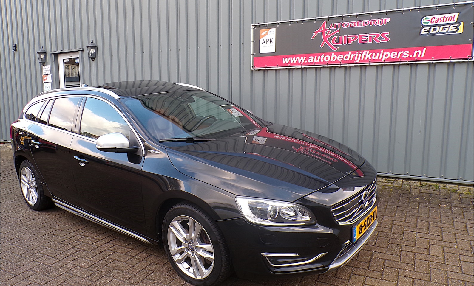 Volvo V60 - 2.4 D6 AWD Plug-In Hybrid Summum Navi.Clima.Pano.Cruise.Pdc.Trekhaak.Lm.velgen - AutoWereld.nl