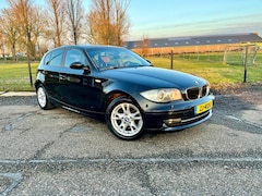 BMW 1-serie - 116i / 122pk / Leder / Sportstoelen / Stoelverwarming / Automatische klimaatregeling /