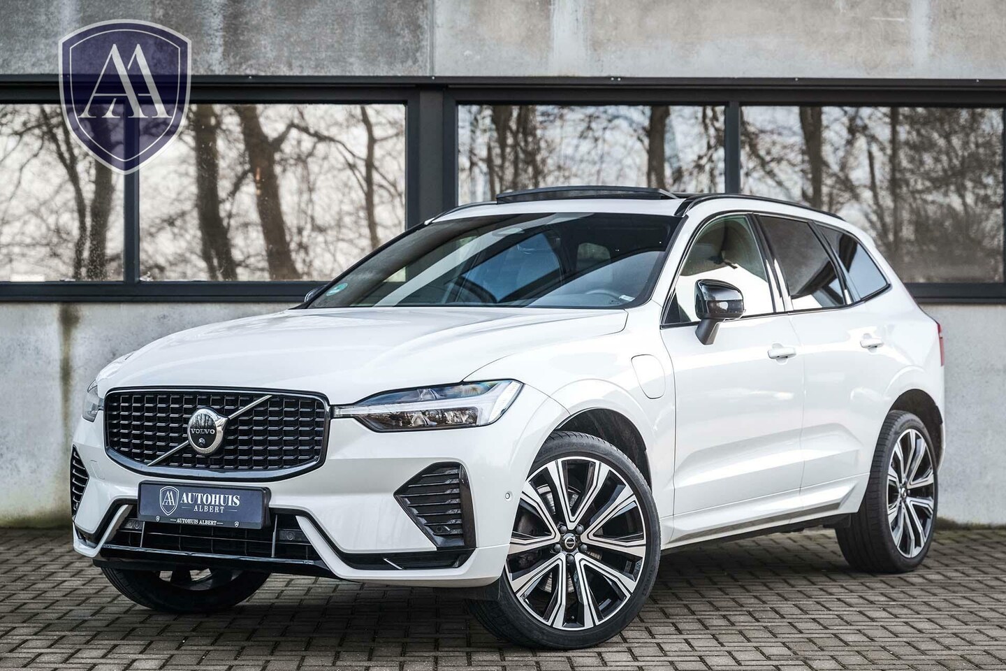 Volvo XC60 - 2.0 T6 Recharge AWD R-Design Facelift 360c Pano - AutoWereld.nl