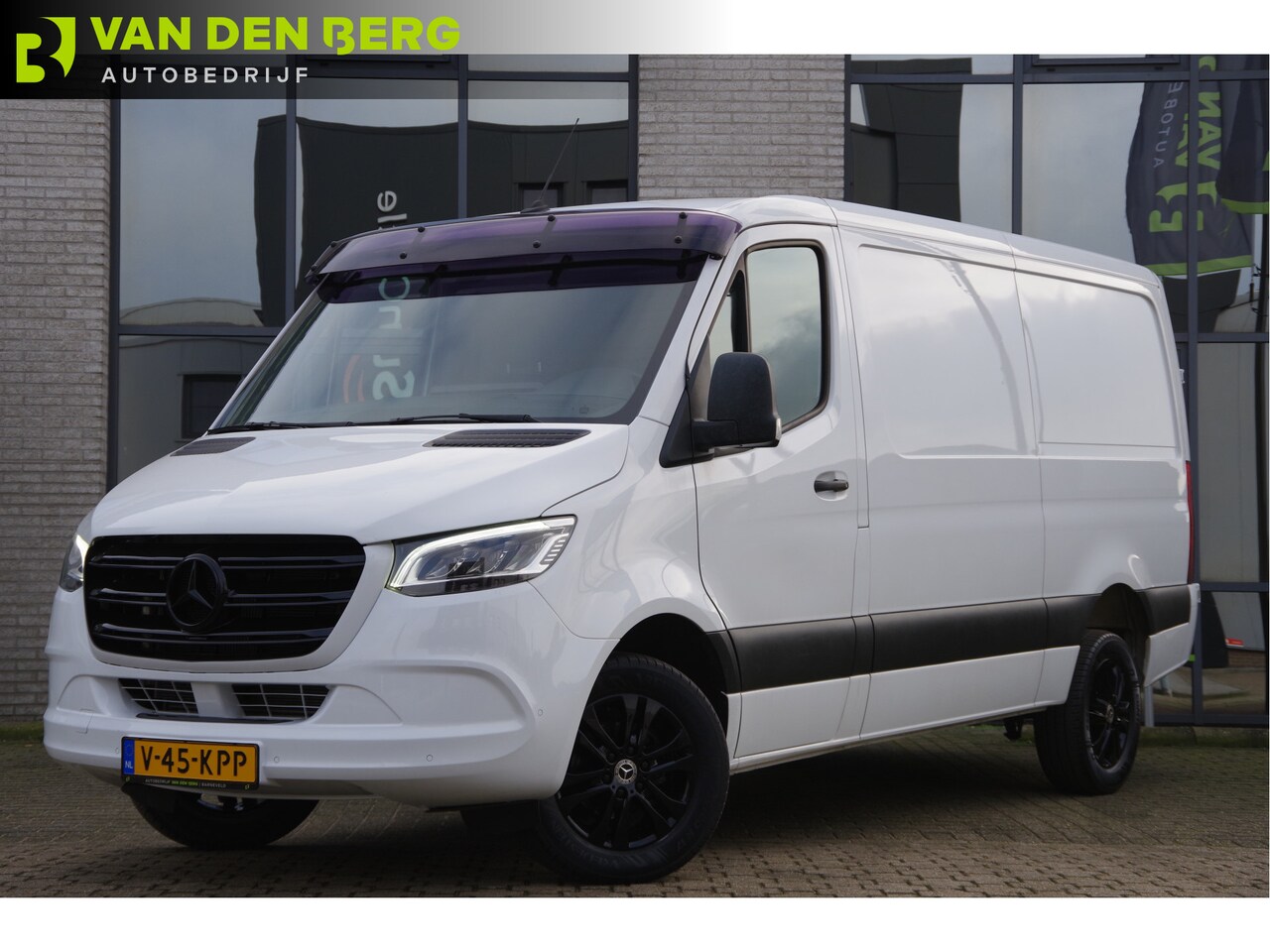 Mercedes-Benz Sprinter - 319 3.0 CDI V6 L2H1 AUT. LED, 3.5T TREKHAAK, CAMERA, NAVI, APPLE CARPLAY, ZONNEKLEP, GEVEE - AutoWereld.nl