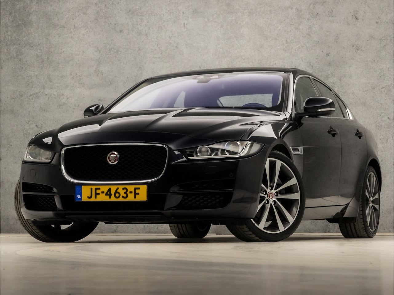 Jaguar XE - 2.0 D Portfolio Sport 180Pk Automaat (SCHUIFDAK, NAVIGATIE, CLIMATE, SFEERVERLICHTING, MEM - AutoWereld.nl