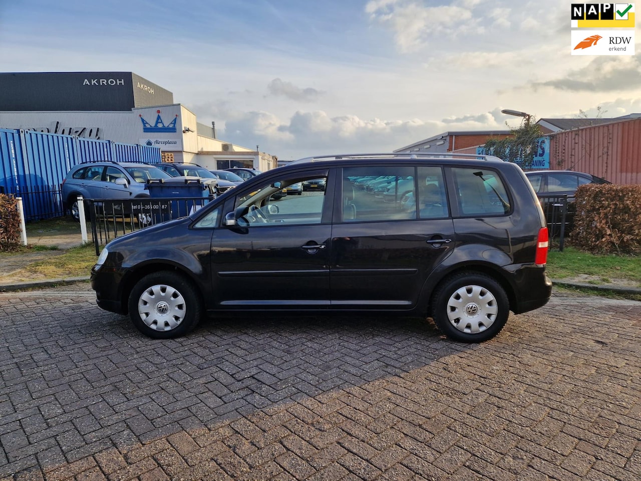 Volkswagen Touran - 2.0-16V FSI Highline/CRUISE/AIRCO!! - AutoWereld.nl