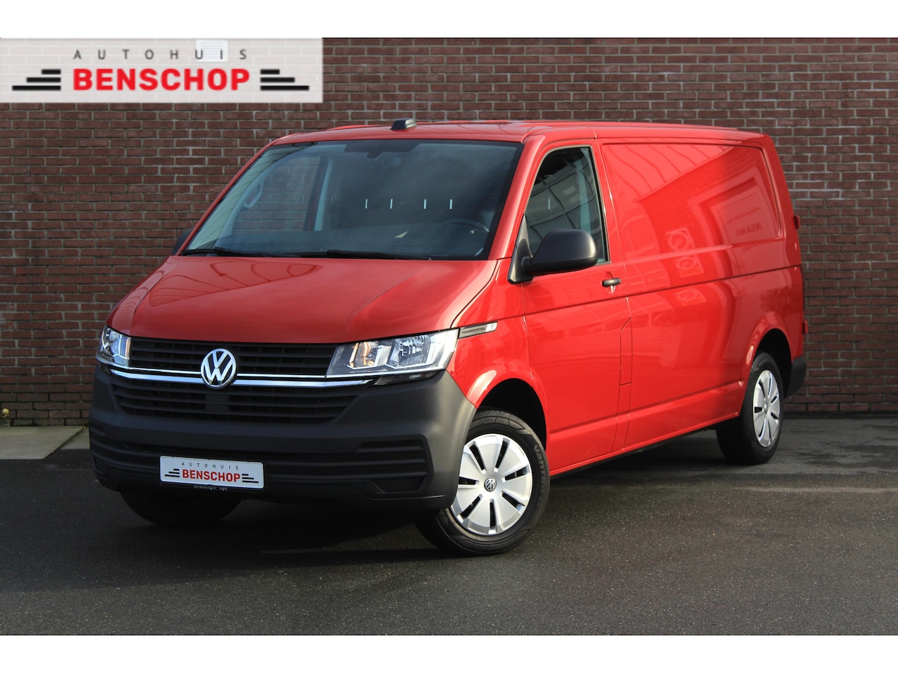 Volkswagen Transporter - 2.0 TDI 150PK L2H1 |CRUISE|MULIT.STUUR|STOELVERWARMING|ACHTERCAMERA|APPCONNECT| - AutoWereld.nl