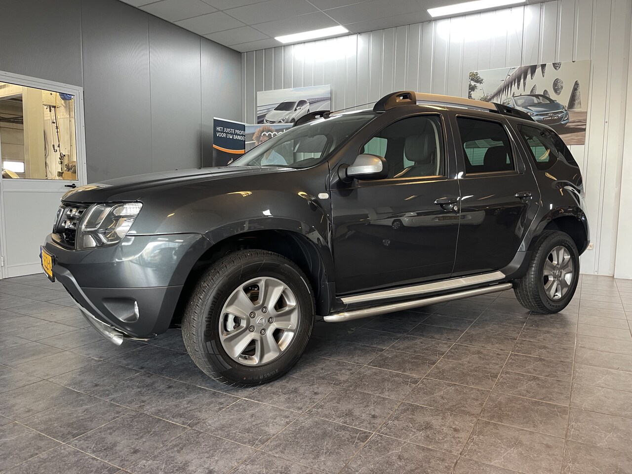 Dacia Duster - 1.2 TCe 4x2 Prestige Lederen bekleding, Trekhaak, Navigatie. - AutoWereld.nl