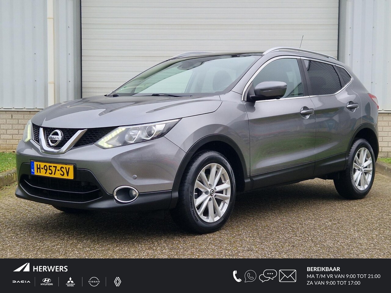 Nissan Qashqai - 1.6 N-Connecta / Volledig Onderhouden / Trekhaak 1500KG / Panorama Dak / Zomer + Winter Ba - AutoWereld.nl