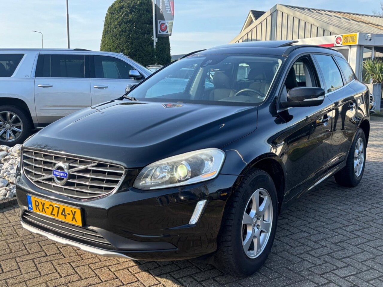 Volvo XC60 - 2.0 D4 FWD 2014 Xenon Panoramadak Facelift - AutoWereld.nl