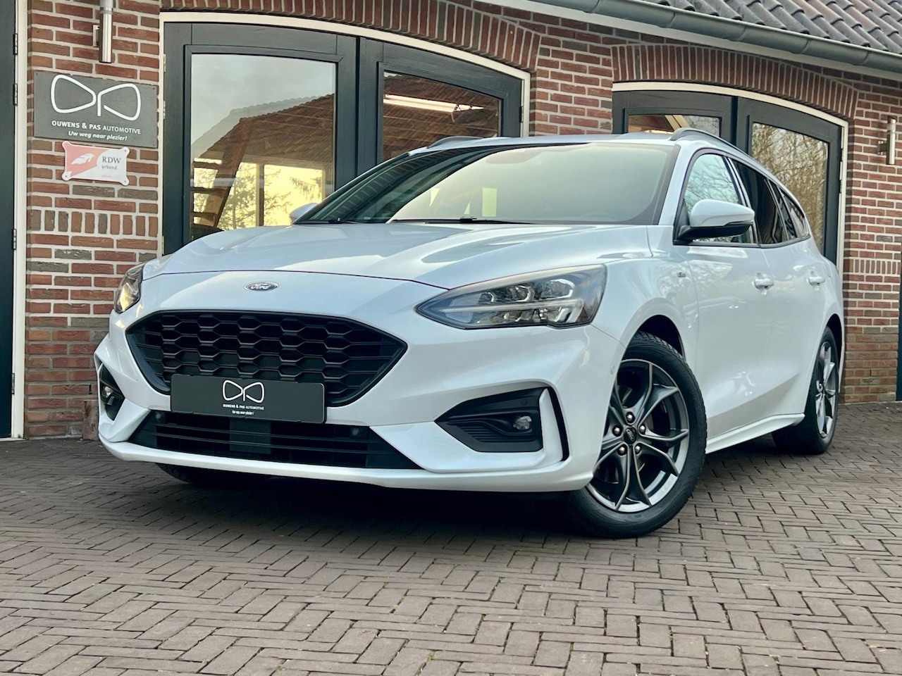 Ford Focus Wagon - 1.0 EcoBoost ST Line Business | CARPLAY | NAVIGATIE | FULL LED | ACC | CAMERA - AutoWereld.nl