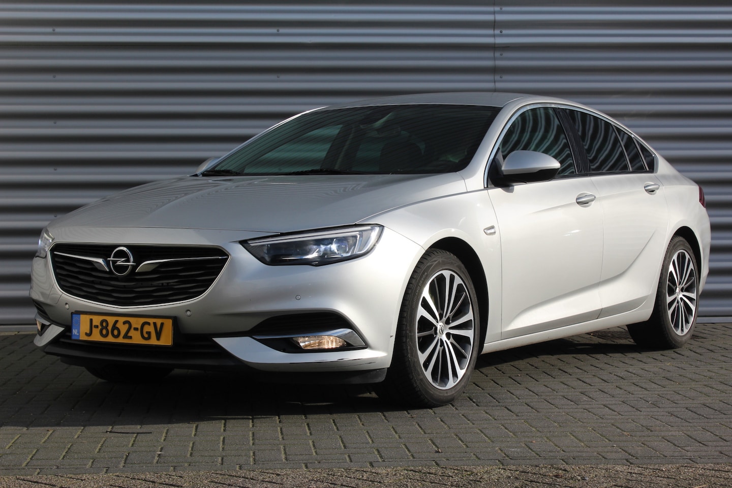 Opel Insignia Grand Sport - 1.5 TURBO 165PK INNOVATION+ AUTOMAAT / NAVI / LEDER / CLIMA / LED / PDC / AGR / 18" LMV / - AutoWereld.nl