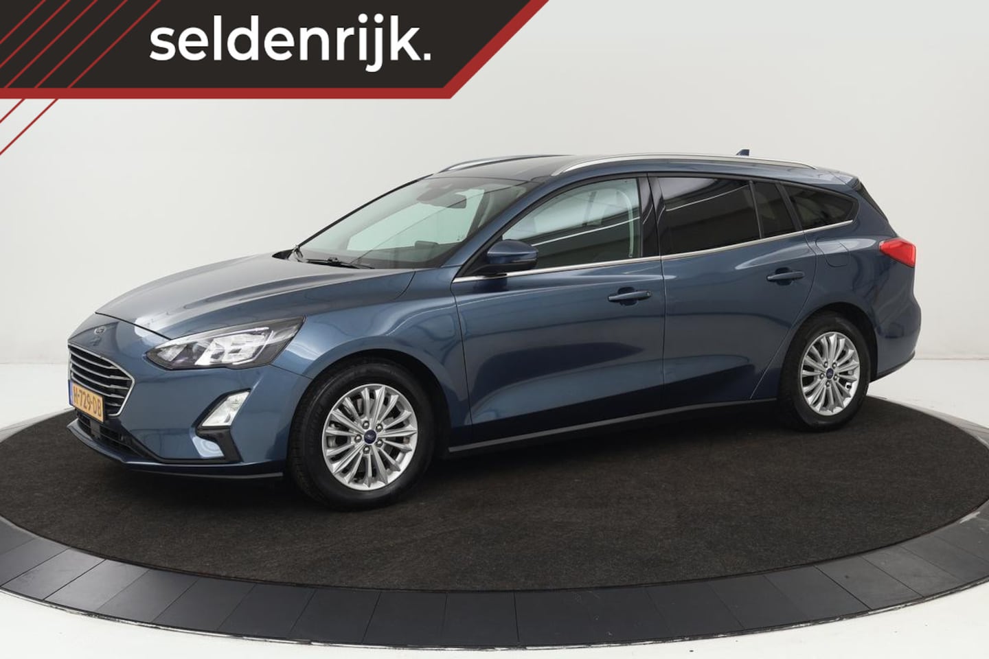 Ford Focus - 1.5 EcoBoost Titanium | Stoel & stuurverwarming | Trekhaak | Carplay | Navigatie | Climate - AutoWereld.nl