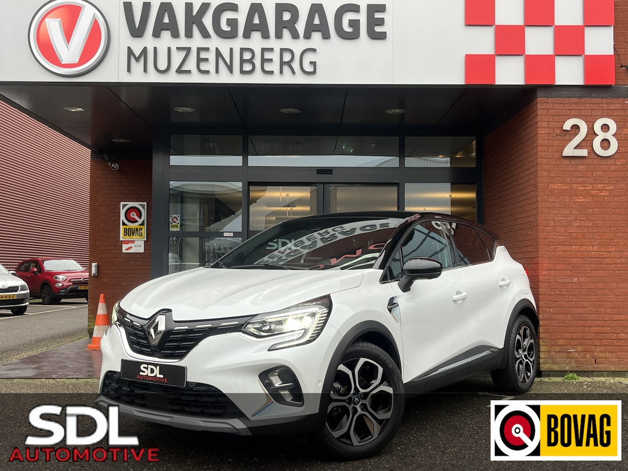 Renault Captur - 1.6 E-Tech Plug-in Hybrid 160 Intens // NAVI // CAMERA // DODENHOEK SENSOR // CRUISE // LE - AutoWereld.nl