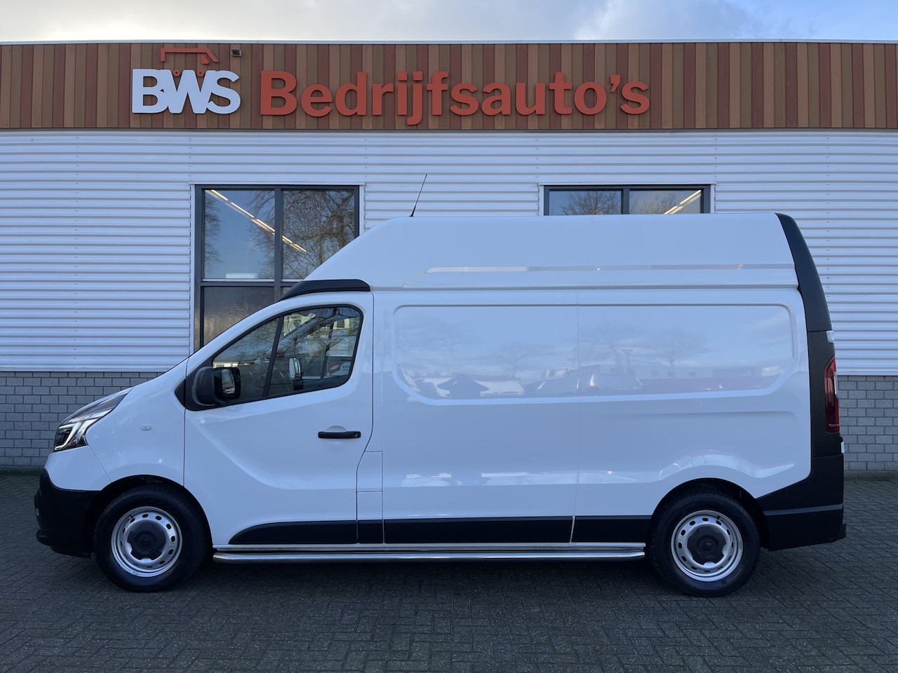 Renault Trafic - 2.0 dCi 170pk T29 L2H2 Comfort / vaste prijs rijklaar € 19.950 ex btw / lease vanaf € 366 - AutoWereld.nl