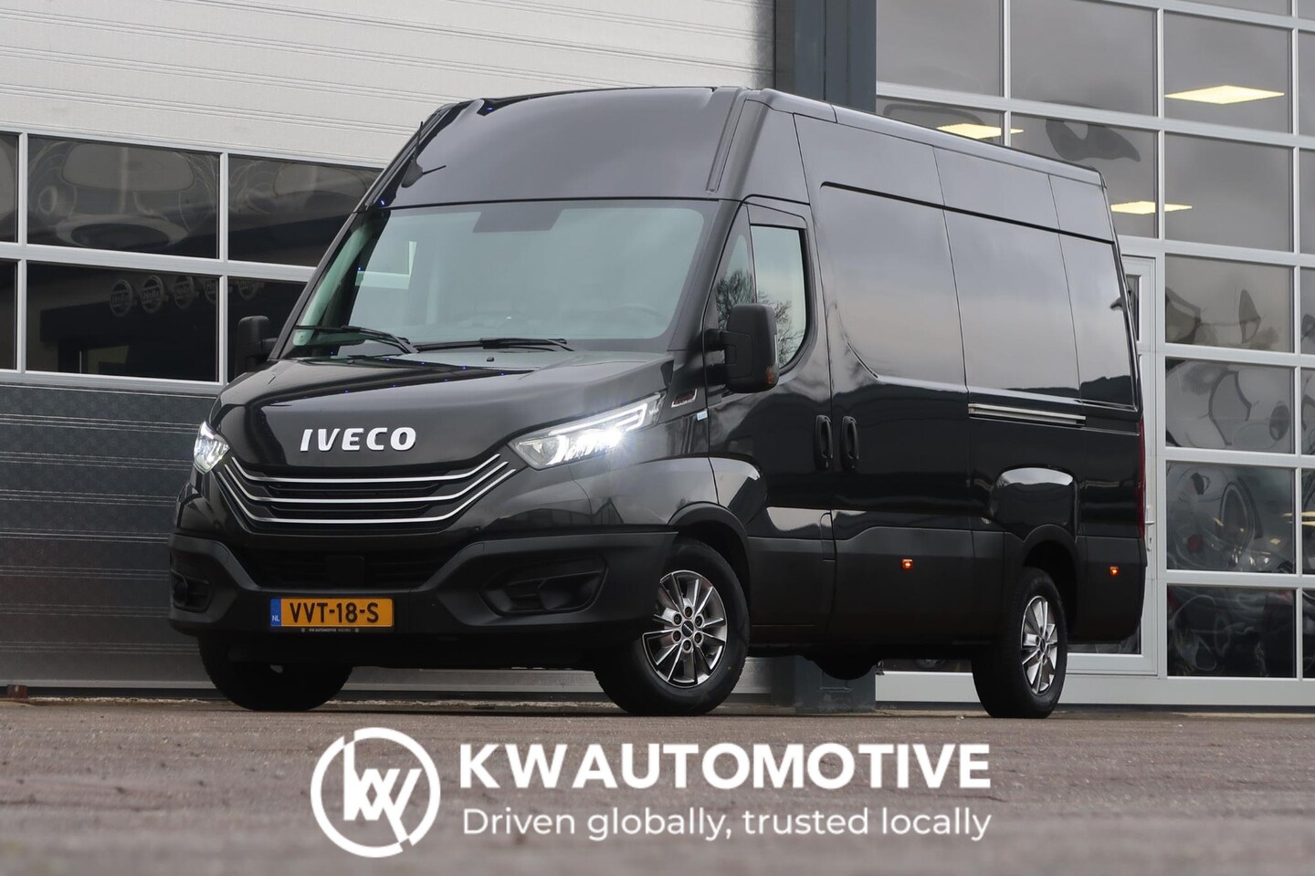 Iveco Daily - 35S18HV 3.0 L2H2 AUT/ 2X DEUR/ LED/ CAM/ CRUISE/ NAVI/ CLIMA - AutoWereld.nl