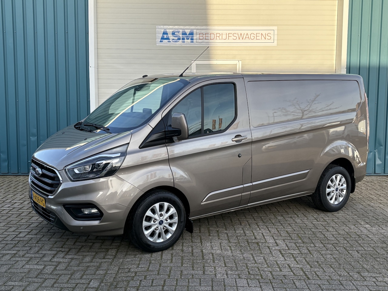 Ford Transit Custom - 280 2.0 131Pk TDCI L1H1 Limited / Cruise / Airco / Navi / Trekhaak / Apk t/m 31-01-2026 - AutoWereld.nl