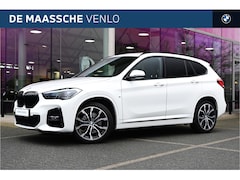 BMW X1 - sDrive20i Executive M Sport Automaat / Sportstoelen / Achteruitrijcamera / LED / Head-Up /