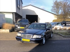 Mercedes-Benz C-klasse Combi - 200 K. Classic Automaat, Airco enz Let op:niet mooi(blanke lak schade) maar rijdt prima. A