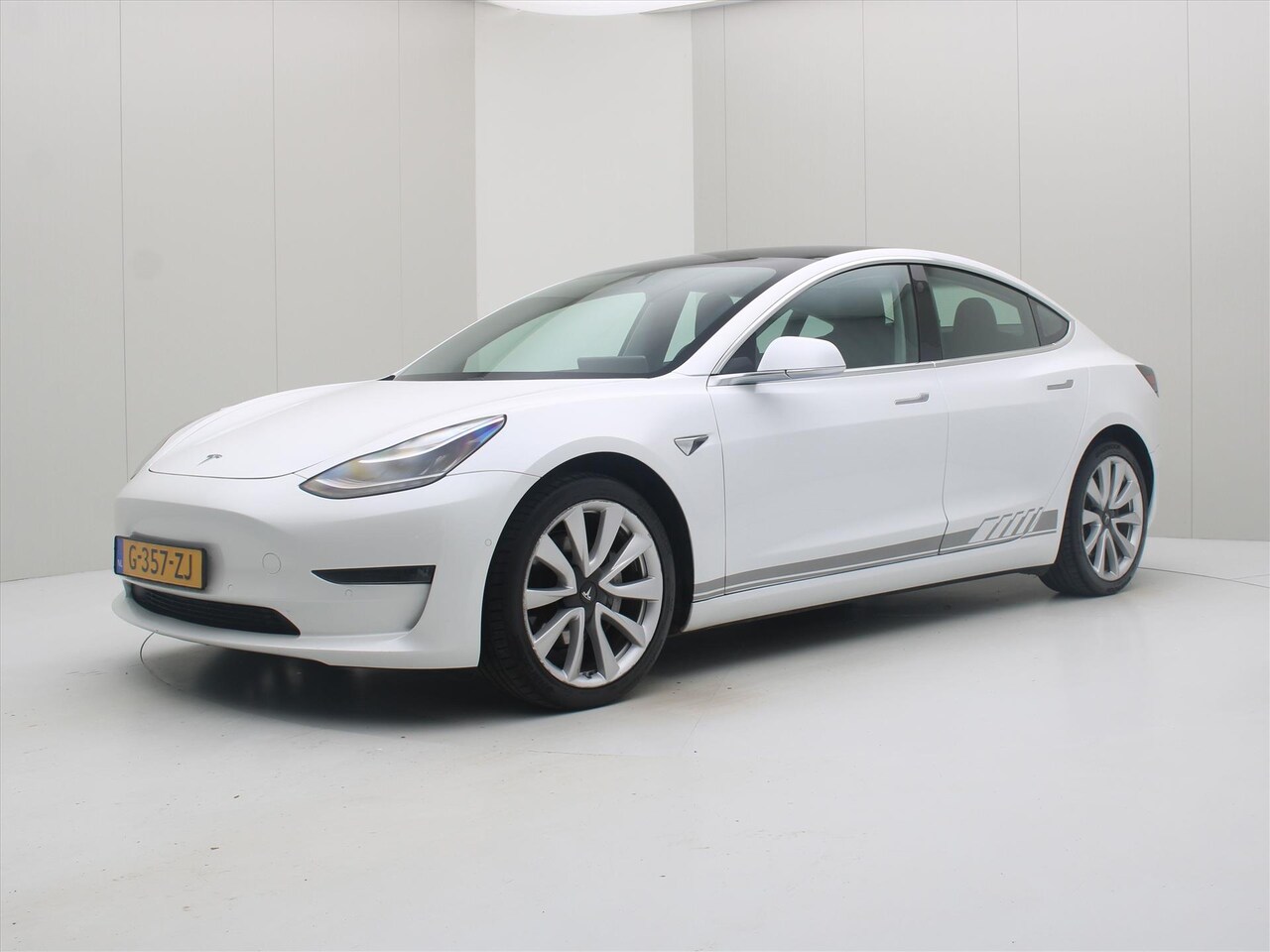 Tesla Model 3 - Long-Range AWD 351pk 75 kWh [ TREKHAAK+AUTOPILOT+19" LMV+PREMIUM AUDIO ] - AutoWereld.nl