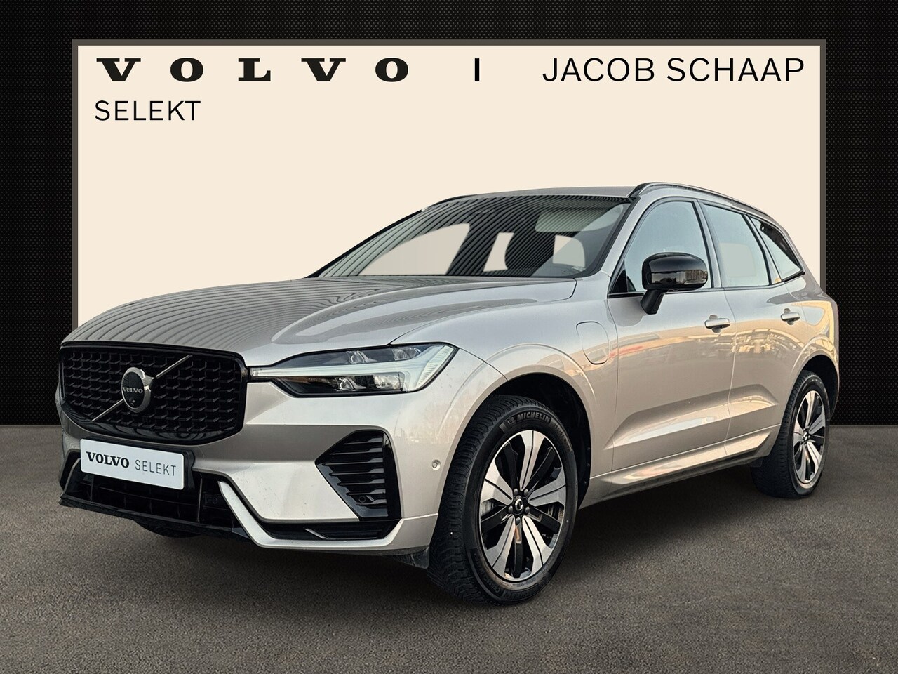 Volvo XC60 - T6 Plug-in hybrid AWD Plus Dark / 360° Camera / Trekhaak Semi elektrisch / Blis / 19" Velg - AutoWereld.nl