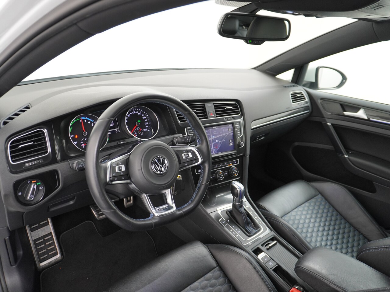 Volkswagen Golf - GTE 204pk Leer Adaptive Cruise+Frontassist Navi-Pro ECC Led-koplamp Parkeersensor voor en - AutoWereld.nl