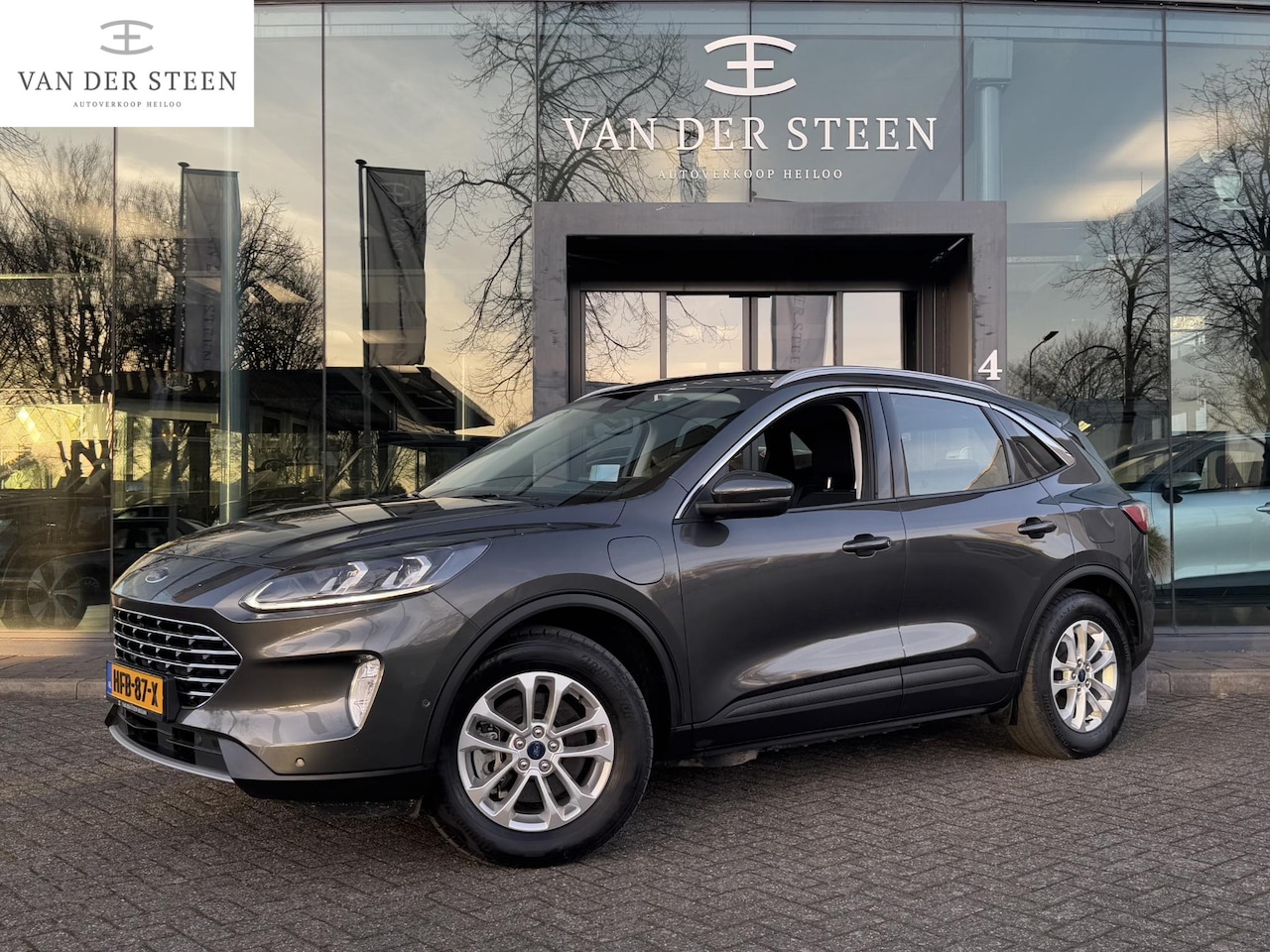 Ford Kuga - 2.5 PHEV Titanium Head-Up | Draadloze Telefoonlader | Apple Carplay - AutoWereld.nl