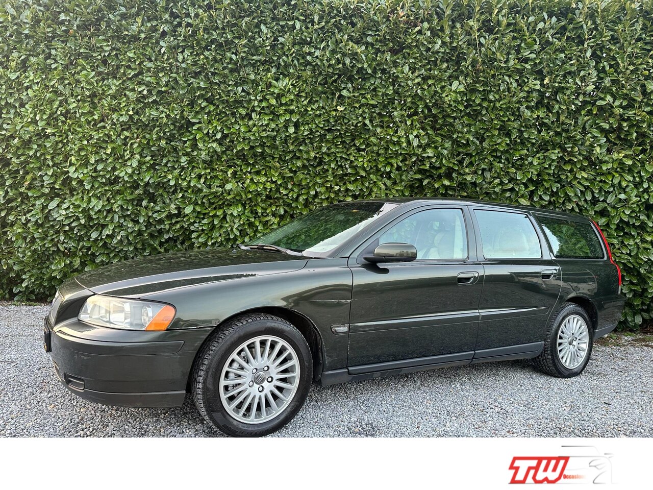 Volvo V70 - 2.4 Momentum | NWE APK | AIRCO | TREKHAAK | 7 PERS - AutoWereld.nl