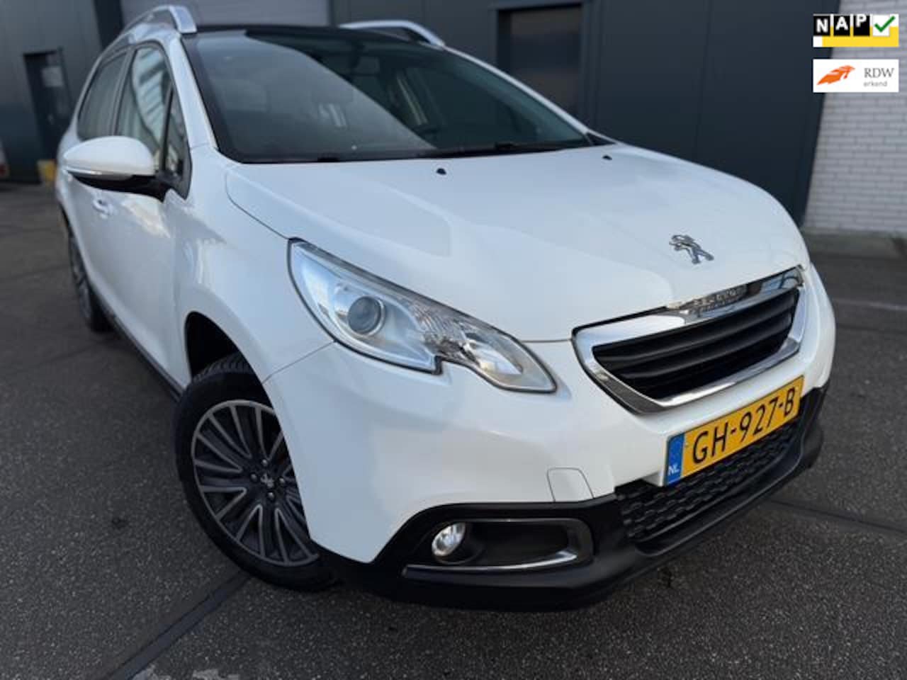 Peugeot 2008 - 1.2 PureTech Active - NAP - GLAZEN DAK - AUTOMAAT - AutoWereld.nl