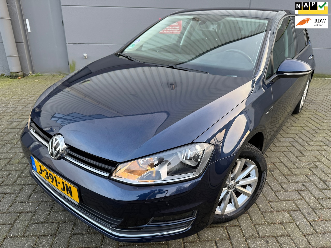 Volkswagen Golf - 1.2 TSI Trendline*CRUISE*STOEL VERWARMING*PARK SENSOREN*VELGEN*CARPLAY - AutoWereld.nl