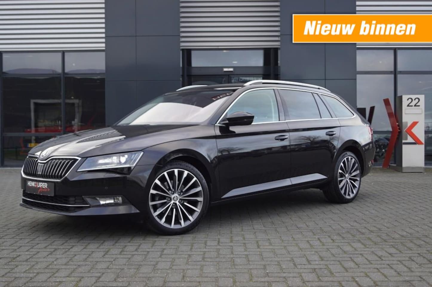 Skoda Superb - 1.4 TSI DSG Style 150pk /Navi /Camera/Key-less /El. A-klep/Trekh - AutoWereld.nl