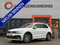 Volkswagen Tiguan - 1.4 TSI Comfortline Business R / Navi / NL Auto / Wegklapbare Trekhaak / Winterwielenset /