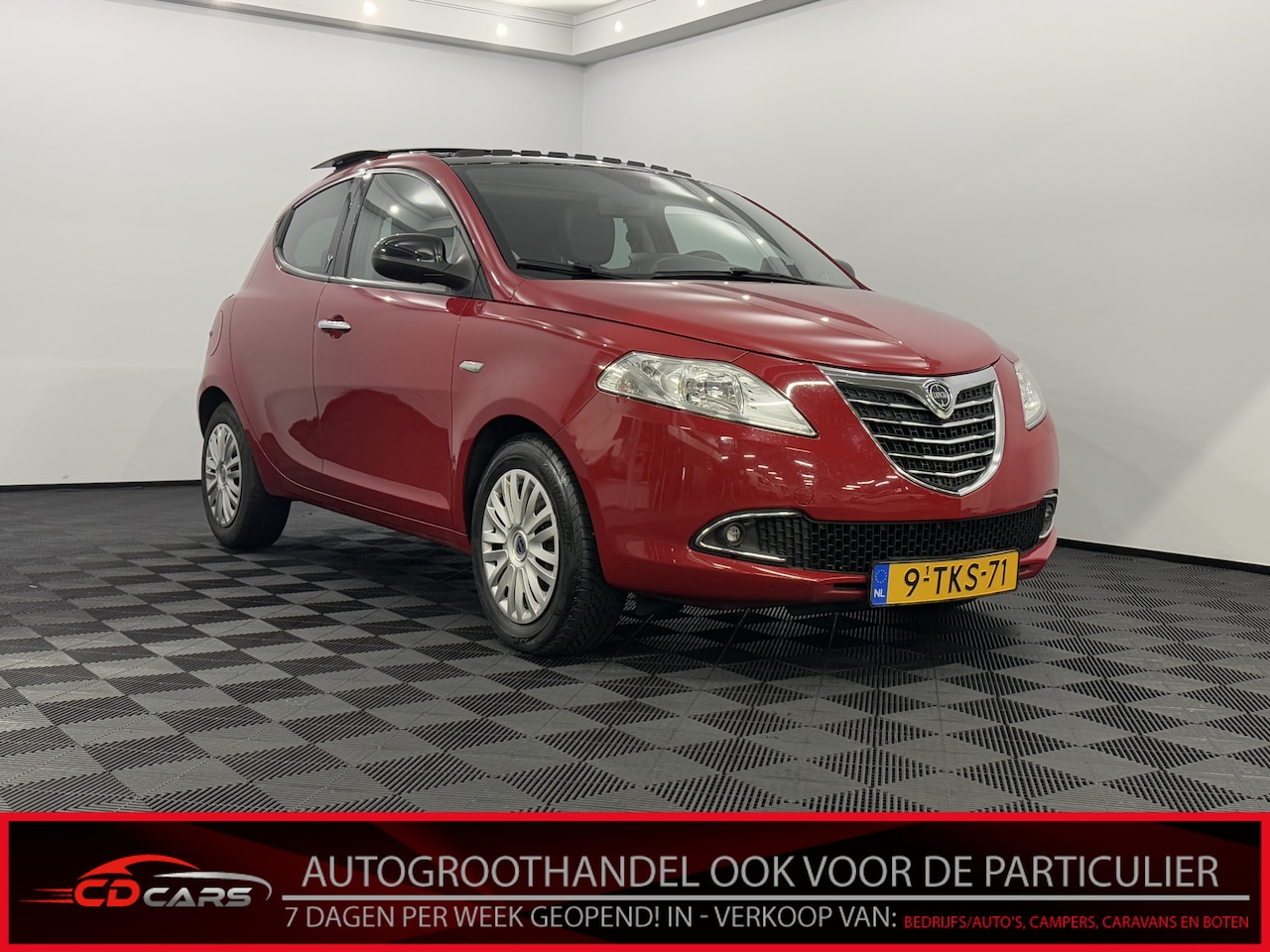 Lancia Y(psilon) - Ypsilon 0.9 TwinAir Platinum Half leder, Pano, Navi, Parkeersensoren, Clima, Cruise contro - AutoWereld.nl