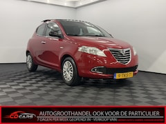 Lancia Y(psilon) - Ypsilon 0.9 TwinAir Platinum Half leder, Pano, Navi, Parkeersensoren, Clima, Cruise contro