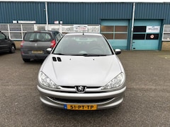 Peugeot 206 - 1.4 Air-line / AIRCO / APK / NAP / EL RAMEN / TREKHAAK / LM VELGEN / RADIO / NIEUWE KOPPEL