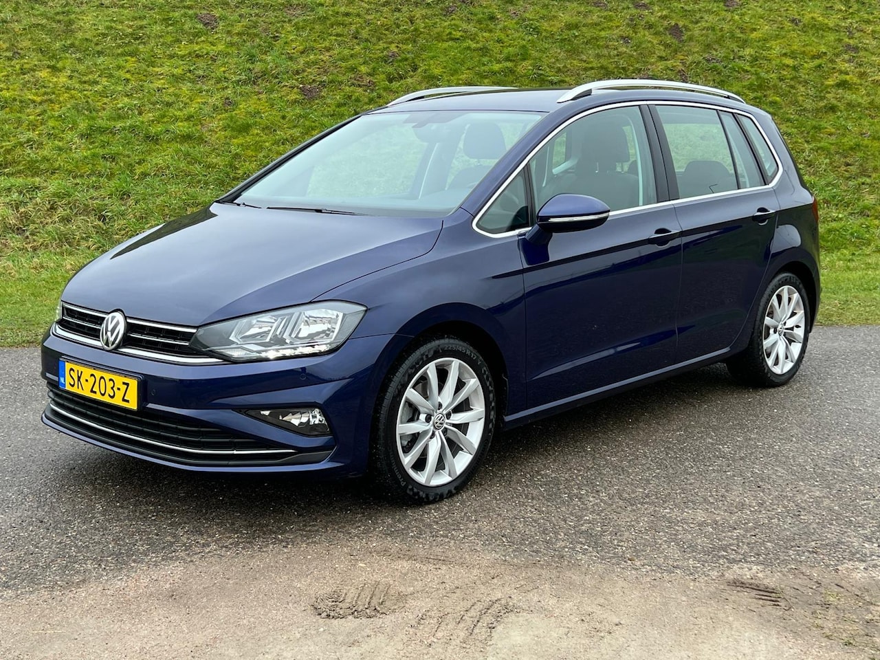 Volkswagen Golf Sportsvan - 1.5 TSI ACT Highline Automaat - Camera - 17''Lichtmetaal - Apple Carplay - zeer nette auto - AutoWereld.nl