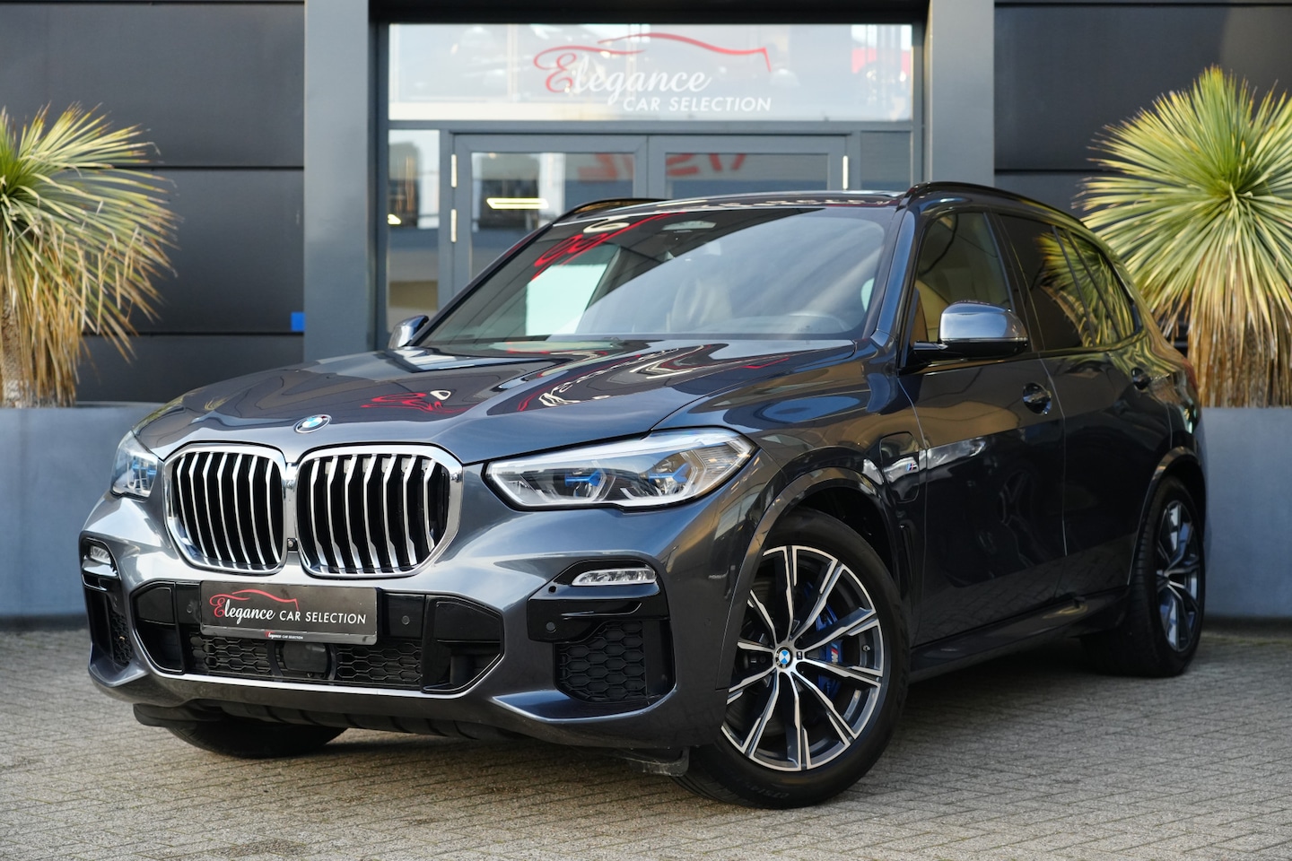 BMW X5 - xDrive45e M Sport High Executive 394pk Pano/Laser/Trekhaak/Bowers&Wilkins - AutoWereld.nl