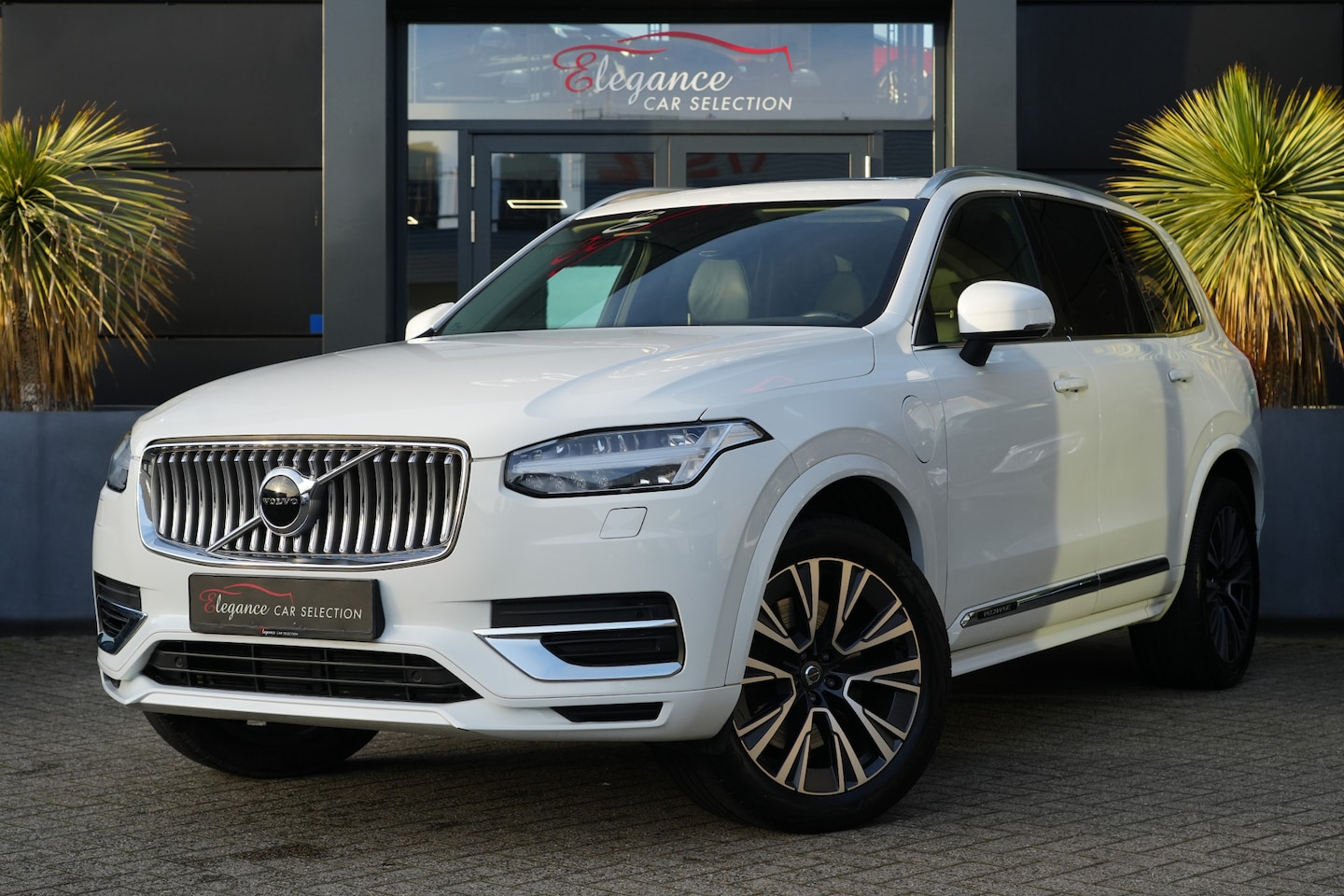 Volvo XC90 - 2.0 T8 Recharge AWD Inscription 392pk Panoramadak/Stoelverwarming/Trekhaak - AutoWereld.nl