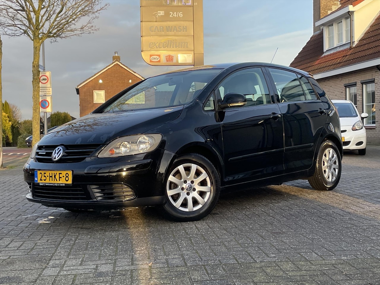 Volkswagen Golf Plus - 1.9 TDI / Org NL / Airco / Cruise / Trekhaak / Lichtmetaal / 5Drs - AutoWereld.nl