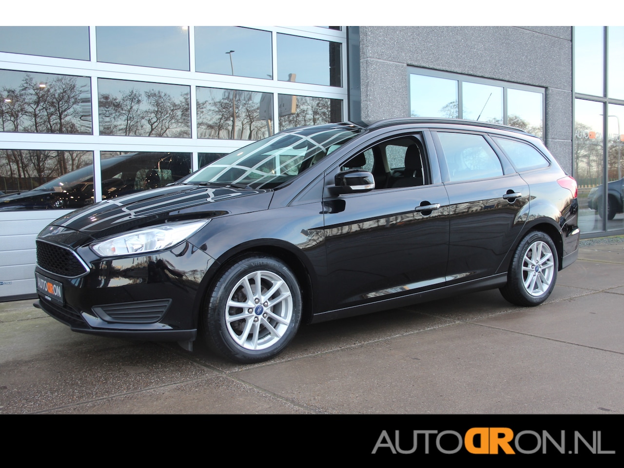 Ford Focus Wagon - 1.0 101 Pk Trend Navigatie, Trekhaak, LM - AutoWereld.nl