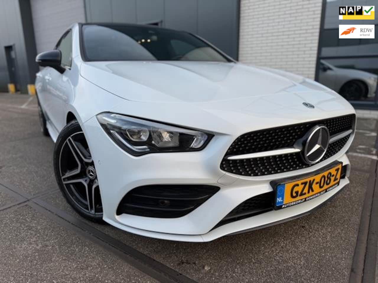 Mercedes-Benz CLA-Klasse - 180 d Premium Plus - AMG PAKKET - PANORAMADAK - FULL OPTIE - AutoWereld.nl