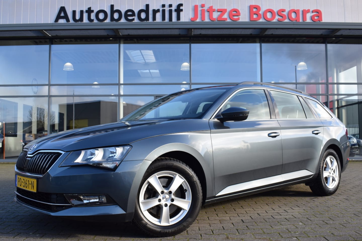 Skoda Superb Combi - 1.4 TSi Ambition ECC | Full Map Navi | Telefonie | Carplay | Trekhaak | Sportstoelen | 16 - AutoWereld.nl