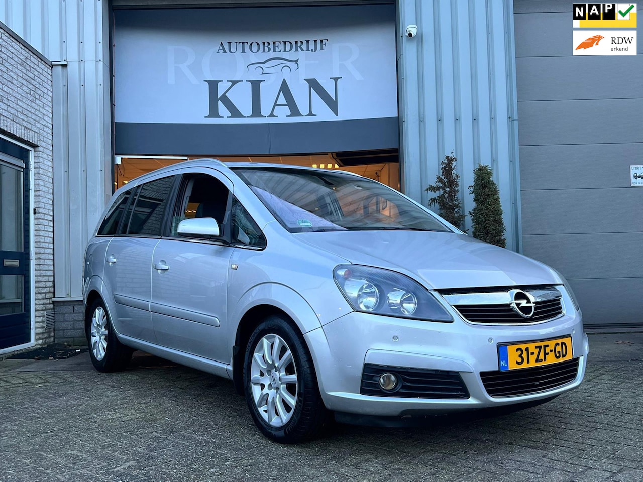 Opel Zafira - 2.2 Cosmo| Automaat| 7 persoons - AutoWereld.nl