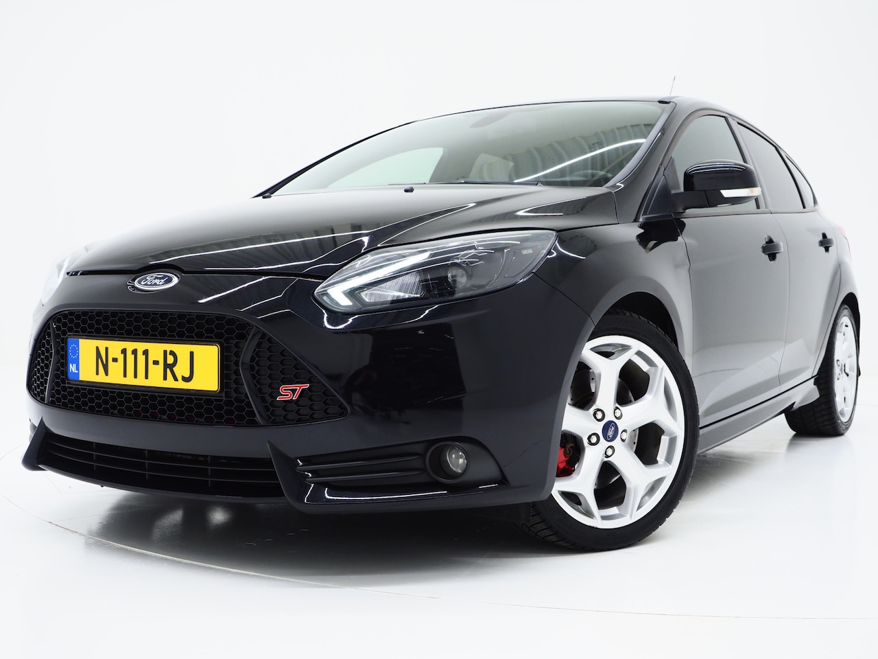 Ford Focus - 2.0 ST-2 251PK | Recaro Sportstoelen | Bi-Xenon | PDC | Clima - AutoWereld.nl