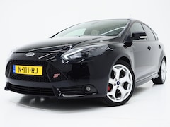 Ford Focus - 2.0 ST-2 251PK | Recaro Sportstoelen | Bi-Xenon | PDC | Clima