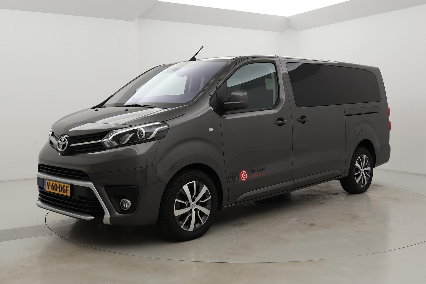 Toyota PROACE Long Worker - 2.0 D-4D Dynamic DC Verso | Panoramadak | Navigatie - AutoWereld.nl