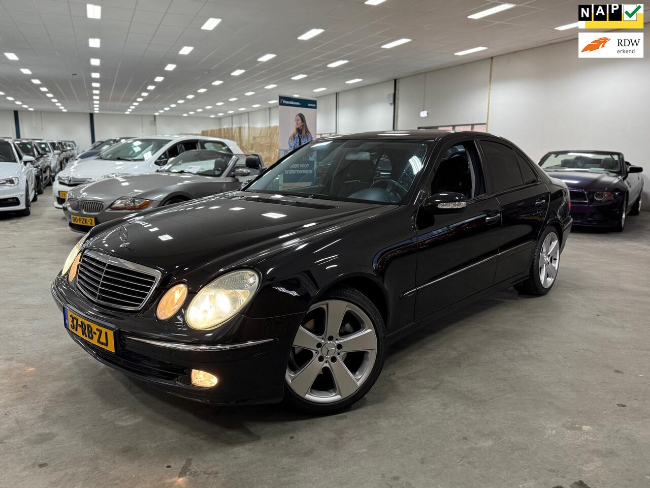 Mercedes-Benz E-klasse - 200 K. Avantgarde / AUTOMAAT / NETTE AUTO / MULTIEMEDIA-NAVI - AutoWereld.nl