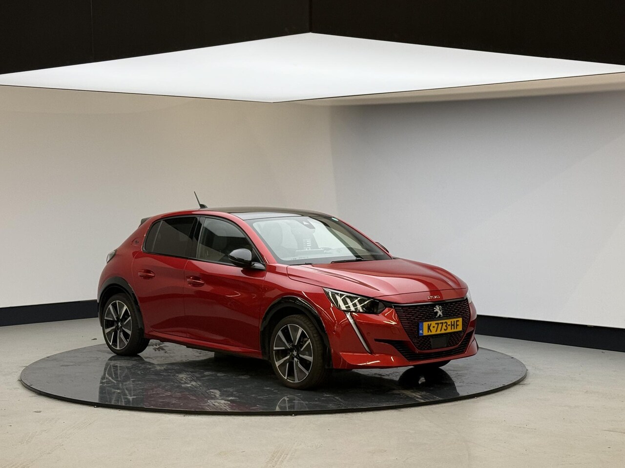 Peugeot e-208 - EV GT 350 50 kWh | Panoramadak | - AutoWereld.nl