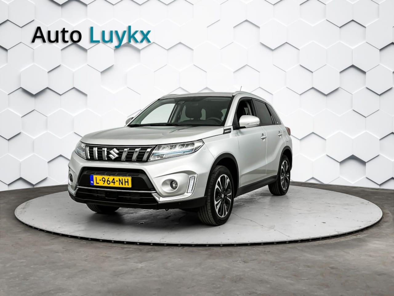 Suzuki Vitara - 1.4 Boosterjet Style Smart Hybrid | Navigatie | Leder/Alcantara Bekleding | Trekhaak - AutoWereld.nl