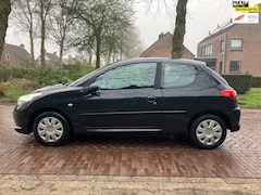 Peugeot 206 - 1.1 XR met Elec. Ramen & Originele Km's