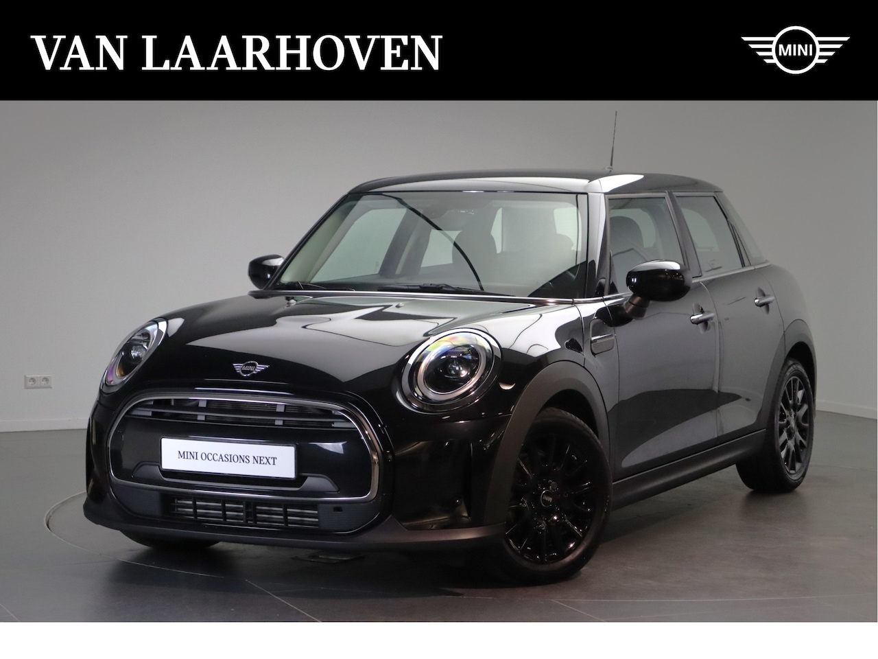 MINI Cooper - Hatchback Essential Automaat / Multifunctioneel stuurwiel / LED / Cruise Control / PDC ach - AutoWereld.nl