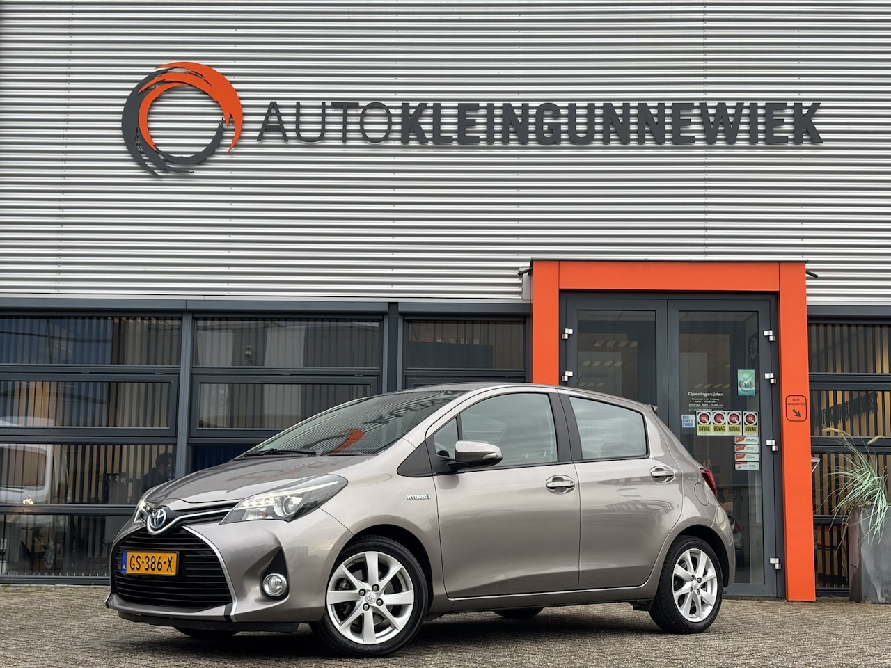 Toyota Yaris - 1.5 Hybrid Dynamic / Airco / Navi / / Camera / NL Auto / - AutoWereld.nl