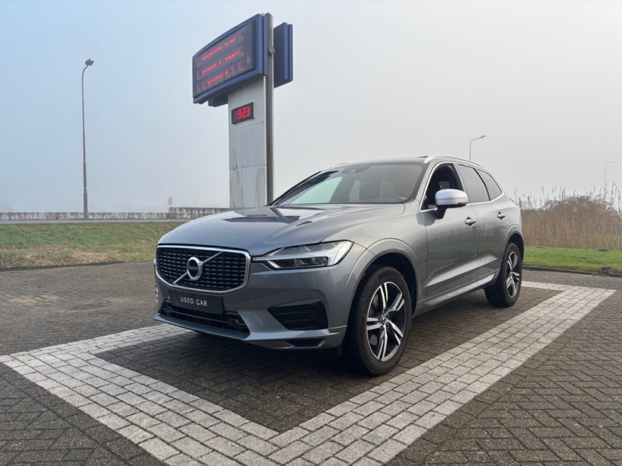 Volvo XC60 - T4 R-Design Panodak HUD RTI Automaat - AutoWereld.nl