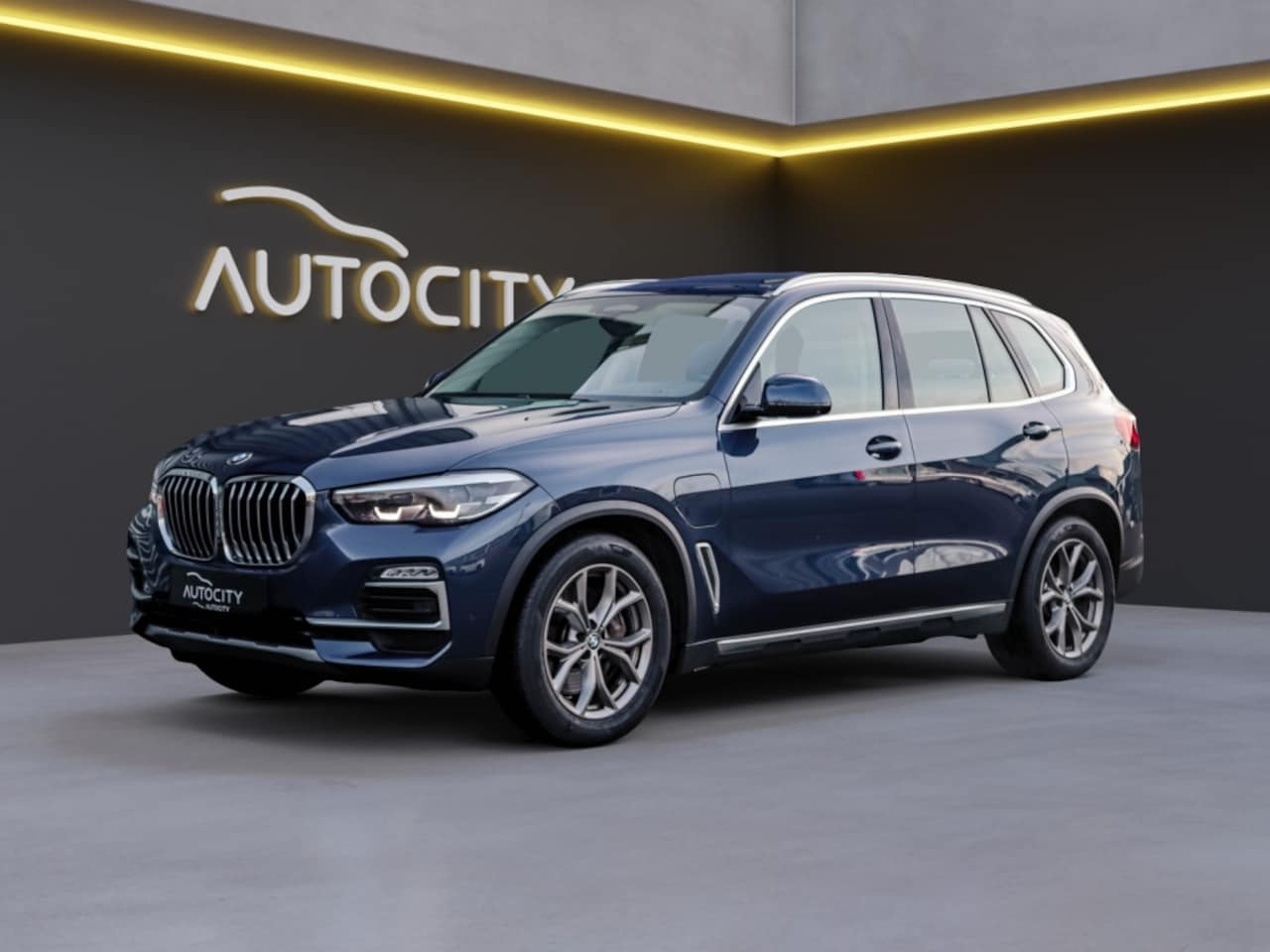 BMW X5 - X5 xDrive45e xLine 3.0 Pano l Luchtvering l HUD l 360 l VOL OPTI - AutoWereld.nl